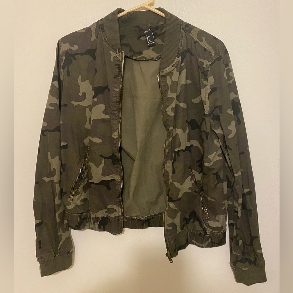 Forever 21 Camo Jacket / Women’s L